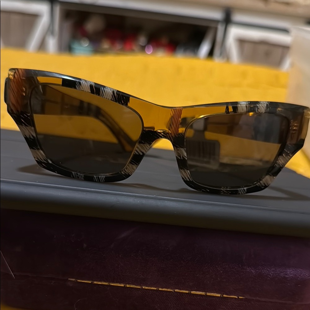 Burberry Stylish Tortoiseshell Sunglasses